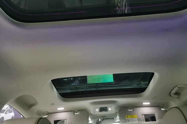 Used Denza D9 2024 DM-i 1050 Luxury Model
