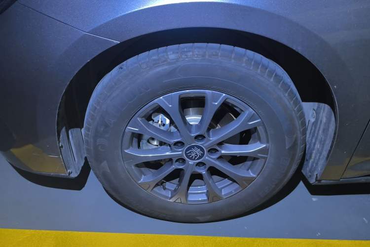 Used BYD Qin L 2024 DM-i 80KM Leading Model Left Front Wheel Hub