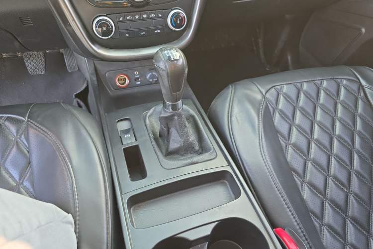 Used Bestune X80 2016 2.0L manual Comfort trim level