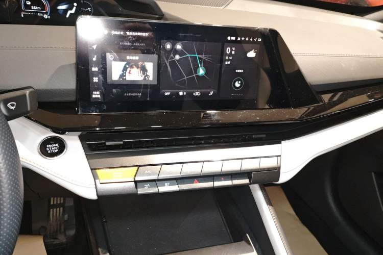 Used CHANGAN UNI-V iDD 2024 Blue Whale Smart Electric iDD 136km ZhiKu Model
