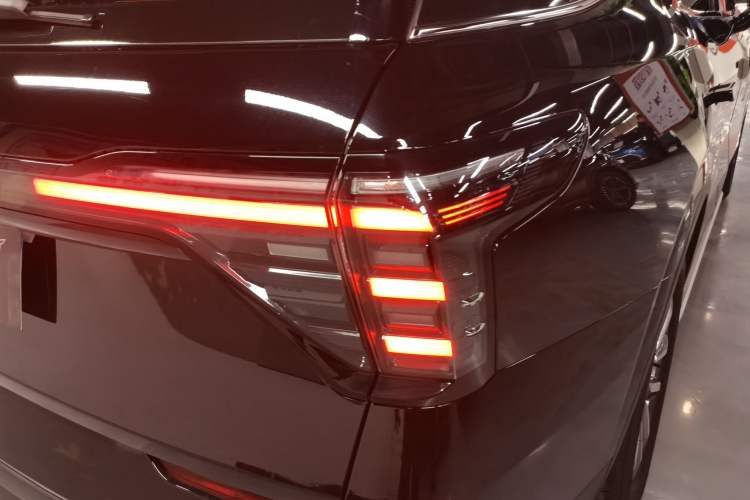 Used Ford Edge 2023 Ford Explorer L 2.0T EcoBoost Two-Wheel Drive 7-Seater Luxury Model Right Rear Taillight