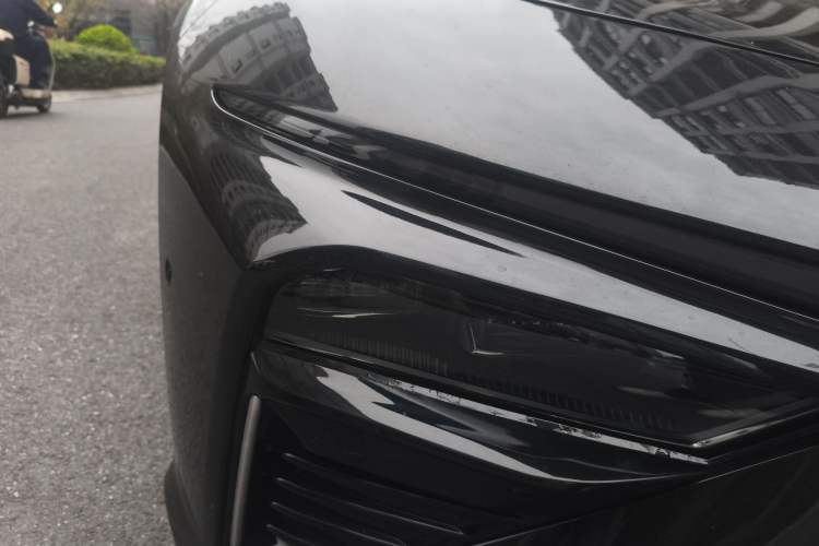 Used NETA S 2022 Extended-Range Version 1160 km Range Rear-Wheel Drive Mid-Grade Right Front Headlight