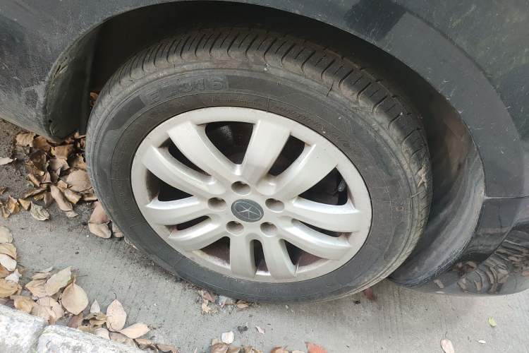 Used JAC Group Refine M2 2012 1.8L MT Business Luxury 5-Seater
