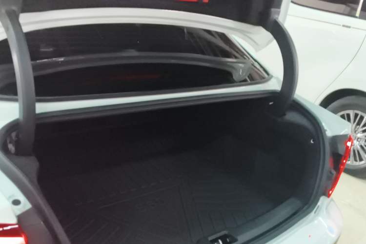 Used Volvo S60 2022 B4 Zhiyi Luxury Edition Trunk