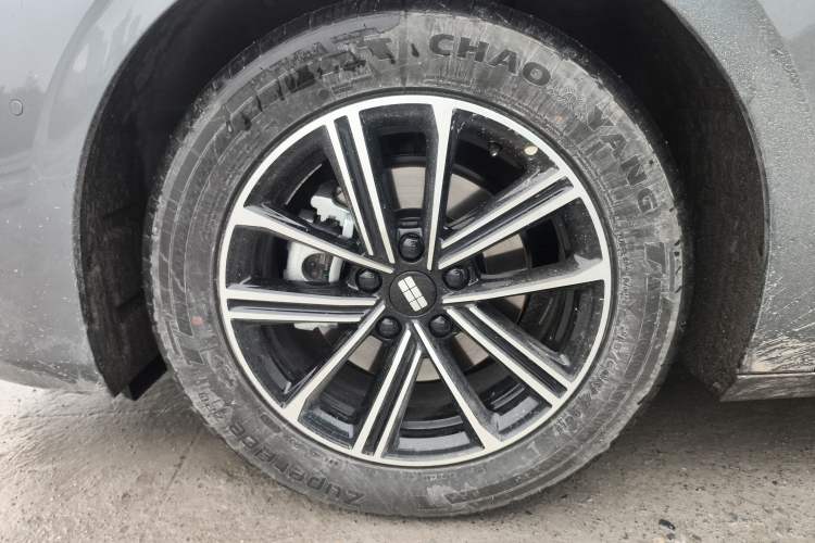 Used Geely Galaxy A7 2025 Model EM-i 70km Launch Edition Left Front Wheel Hub