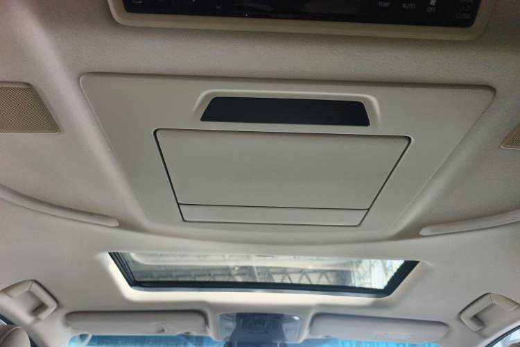 Used Toyota Vellfire 2023 Crown Dual-Engine 2.5L HV Prestige Edition
