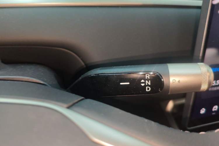 Used ONVO Luxeed L90 2025 Model—Max Six-Seater Version