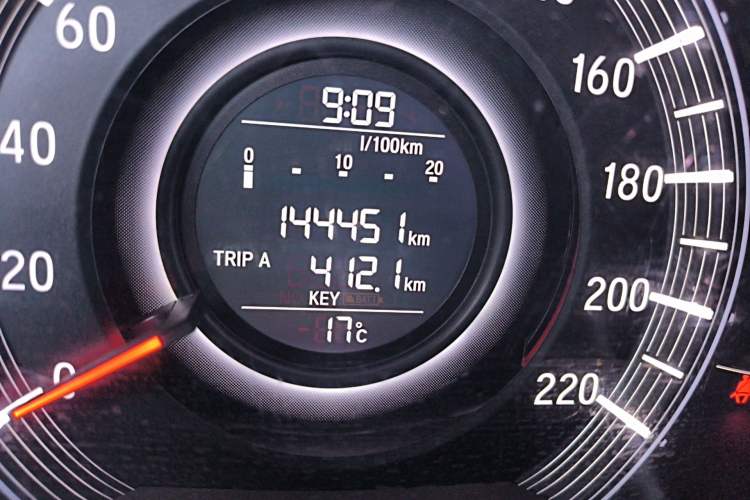 Used Honda Odyssey 2015 Updated Version 2.4L Smart Edition Odometer Close Up