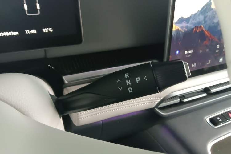 Used VOYAH Dream 2025 PHEV Four-Wheel-Drive Flagship Kunpeng Edition