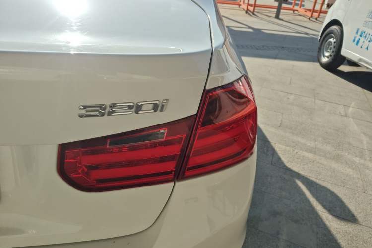 Used BMW 3 Series 2013 320i Sport Edition Exterior 3