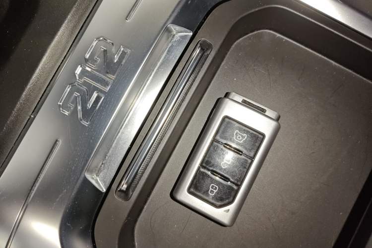 Used 212 T01 2024 2.0T Mechanic
