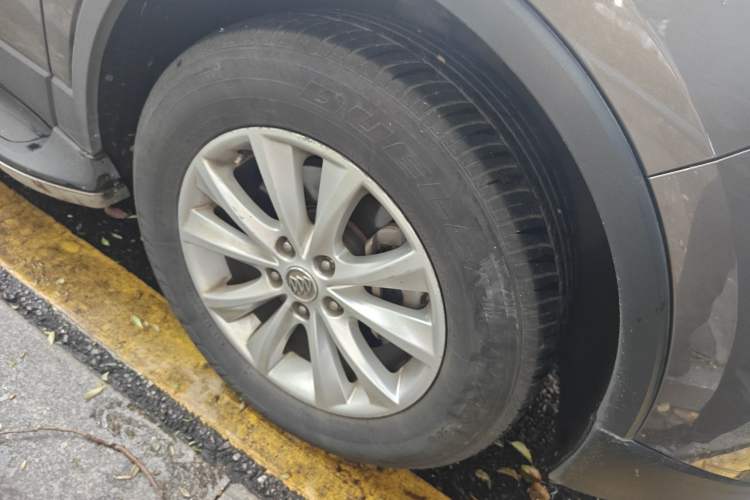 Used Buick Envision 2014 28T Four-Wheel Drive Elite Model Right Front Wheel Hub