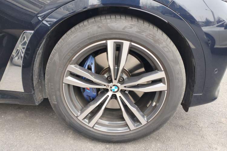 Used BMW X7 2022 xDrive40i Luxury M Sport Package Right Front Wheel Hub