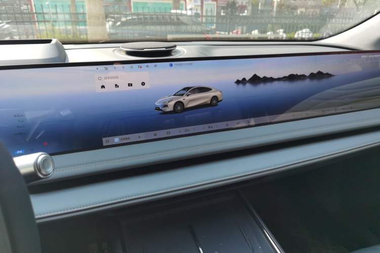 Used Geely Galaxy E8 2025 700 km Long-Range Intelligent Driving Version