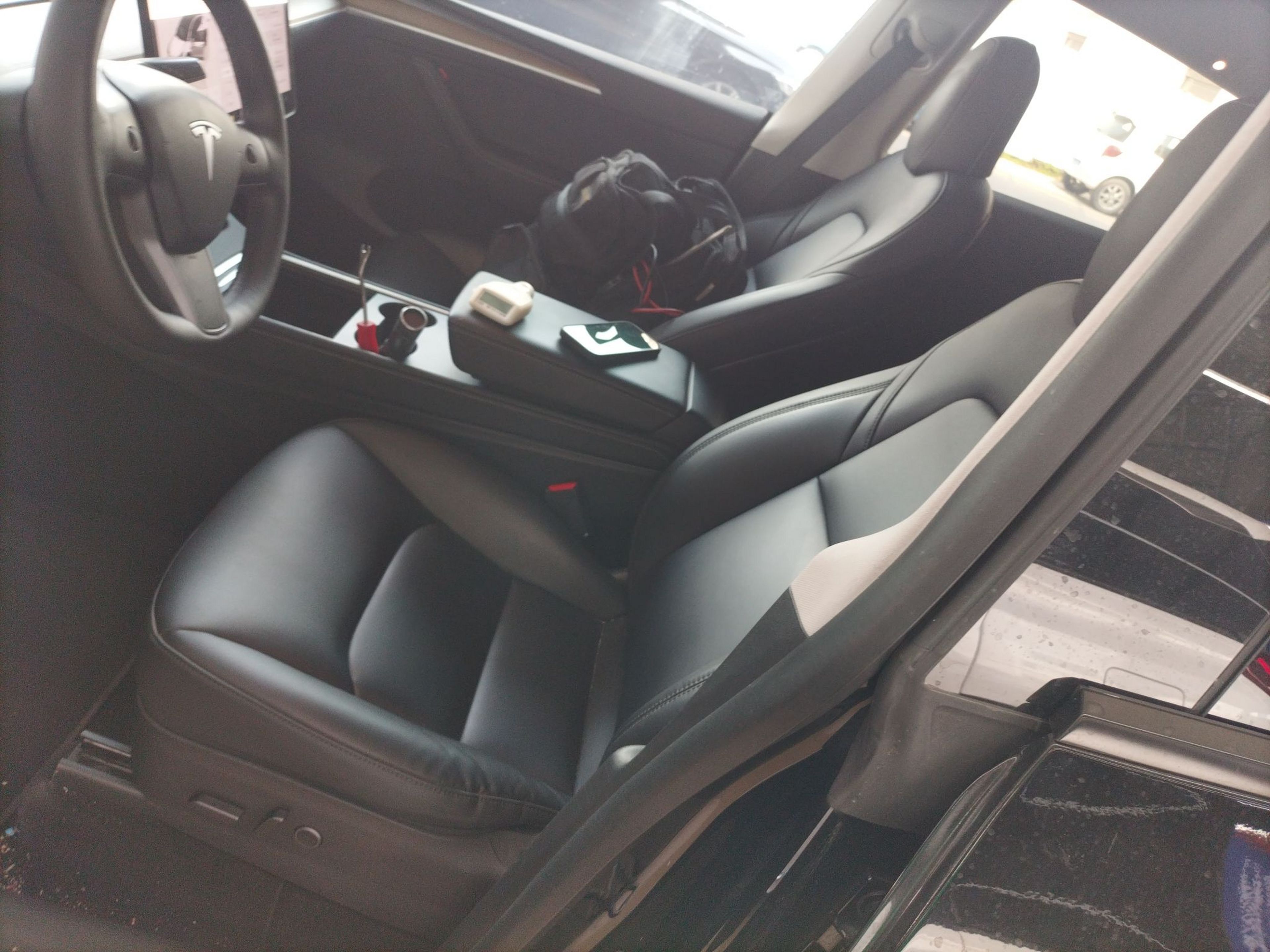 Переднее сиденье в автомобиле