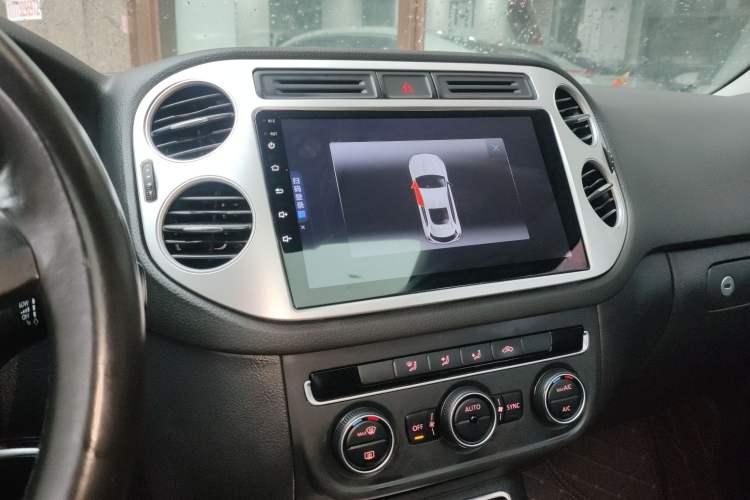 Used Volkswagen Tiguan 2015 1.8TSI Automatic All-Wheel Drive Style Vision Edition Audio And AC Panel