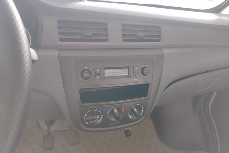 Used Wuling Zhiguang 2015 1.2L S Practical Model LSI Audio And AC Panel