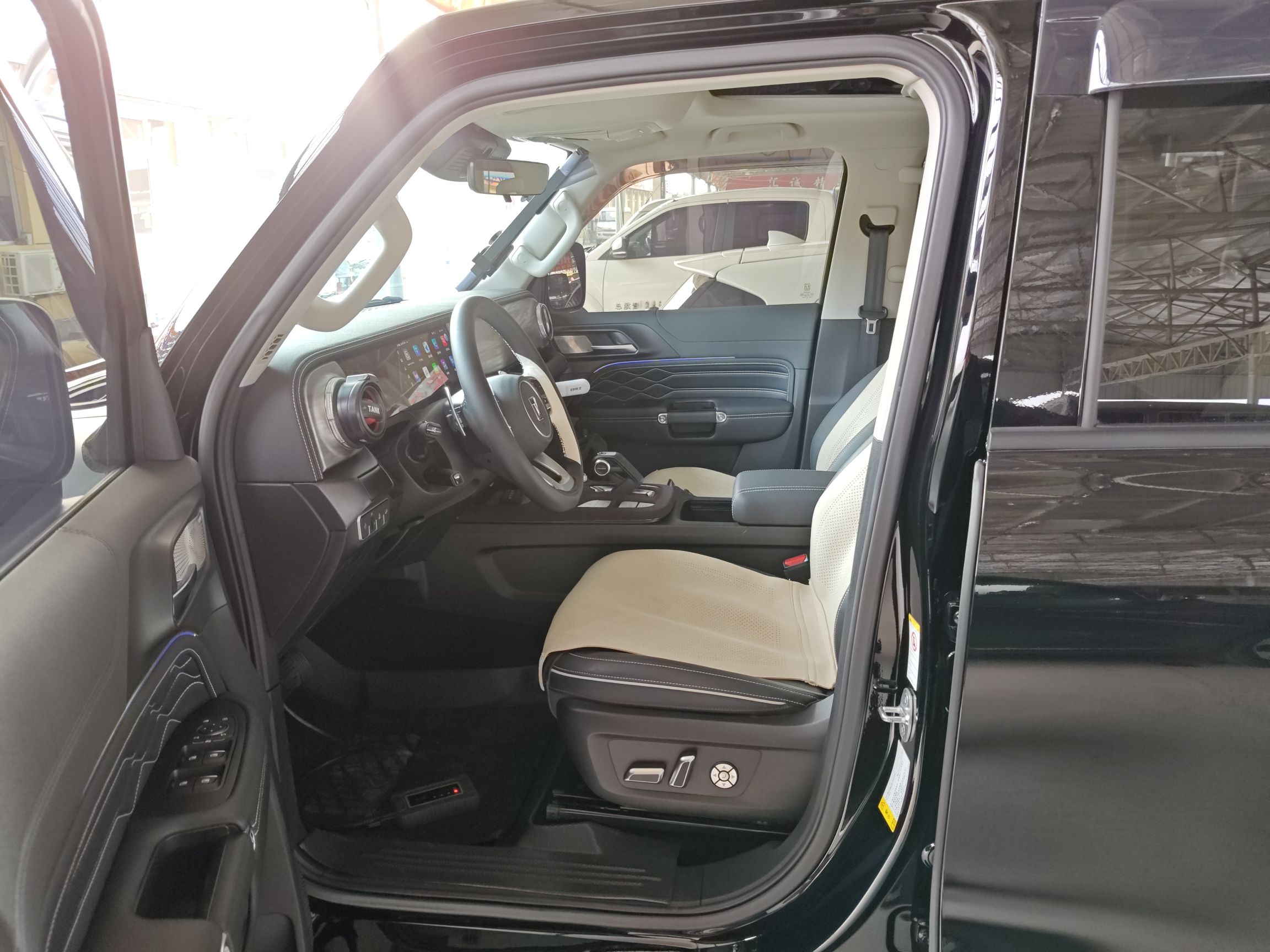 المقاعد الأمامية داخل السيارة