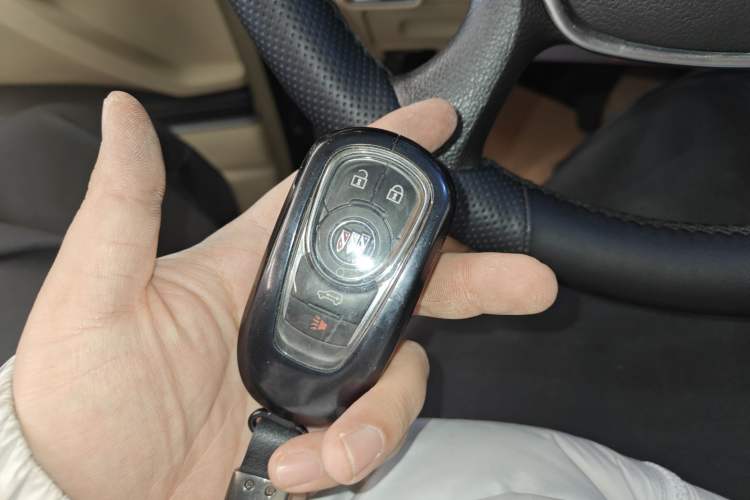 Used Buick GL8 2023 Facelifted Land Cruiser Executive Luxury Version
