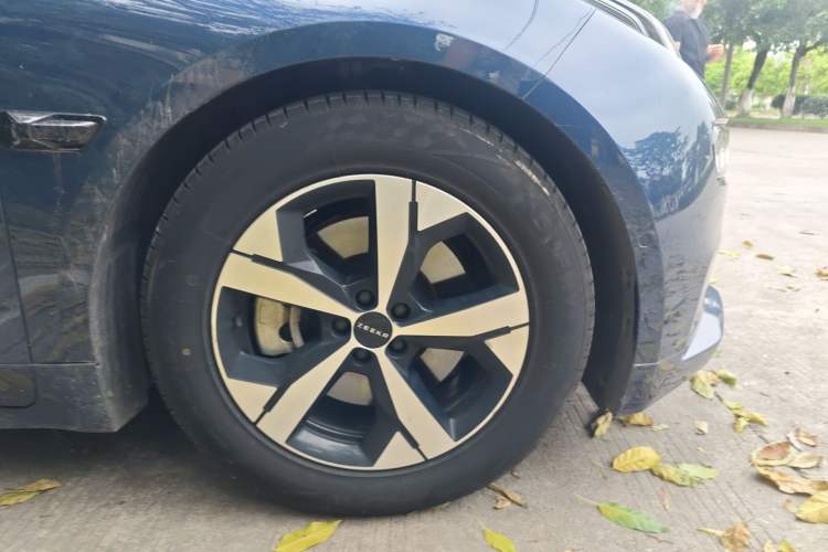 Used Zeekr 001 2023 WE Edition 100 kWh Right Front Wheel Hub