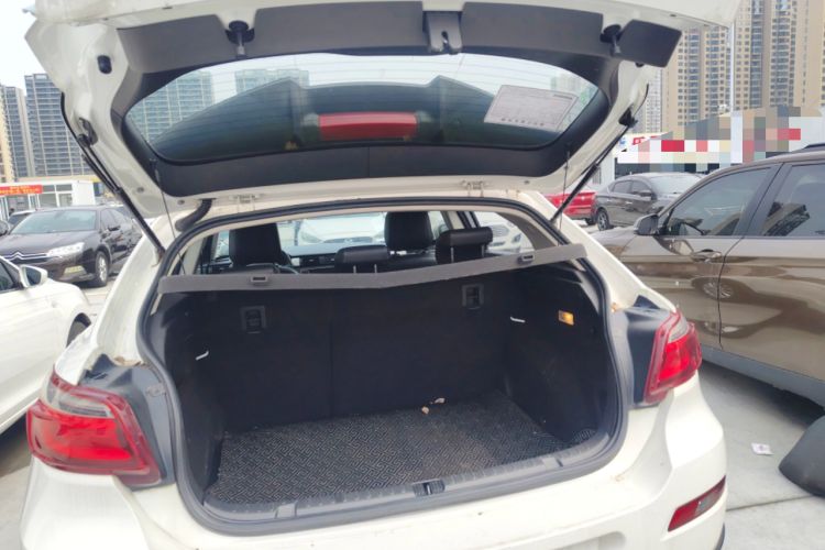 Used Qoros 3 2016 Urban SUV 1.6T Automatic Zhiyue Model Trunk