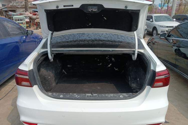 Used Roewe i6 2020 PLUS 1.6L Manual 4G Connect Glory Luxury Edition