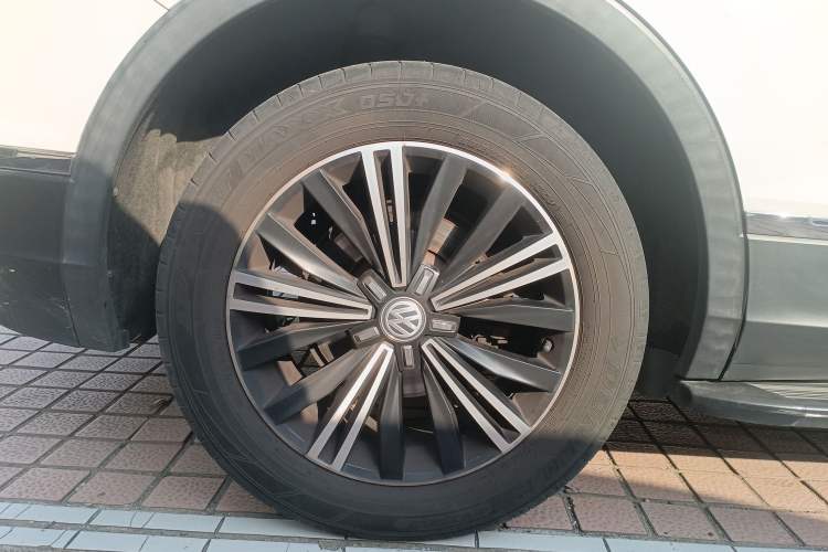 Used Volkswagen Tiguan L 2019 Updated Version 330TSI Automatic Two-Wheel Drive Panoramic Comfort Edition China VI Standard