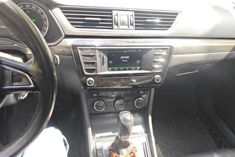 Used Skoda Superb 2016 TSI330 DSG Smart Drive Edition Audio And AC Panel