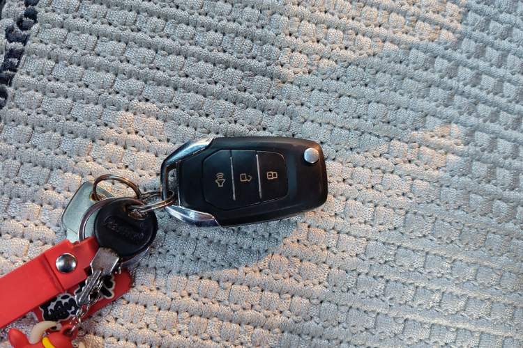 Used SAIC MAXUS T60 2017 2.0T Gasoline Automatic Two-Wheel Drive High-Ride Comfort-Grade Standard Cabin
