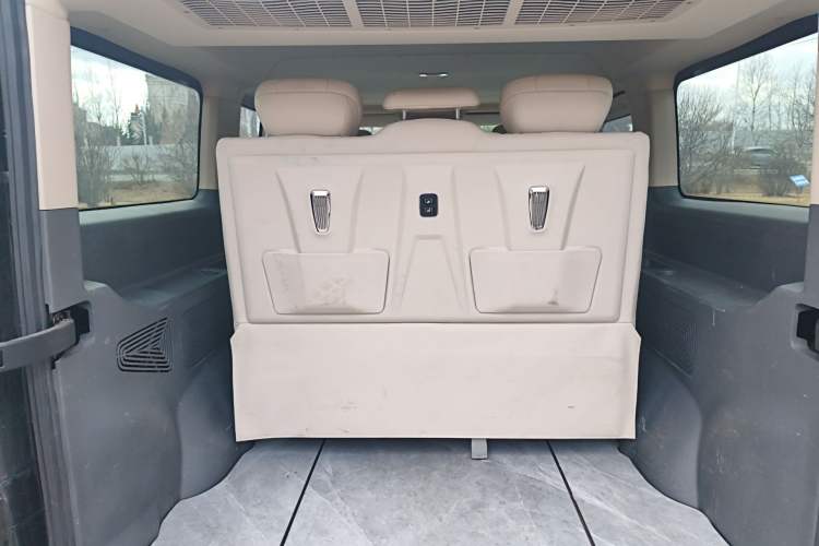 Used Sinotruk Pioneer V 2025 Multi-Function PRO Version 2.0T Automatic Short Wheelbase Low Roof Trunk