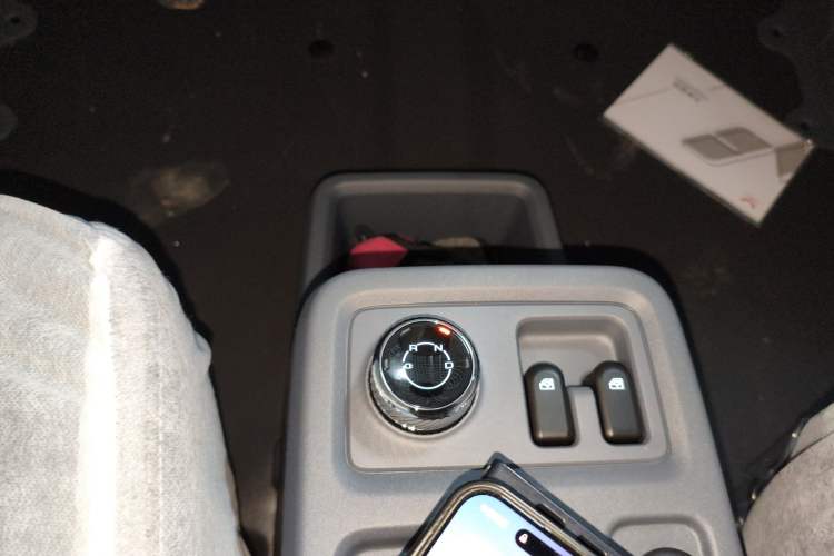 Used Wuling Yangguang 2025 Model 310KM Bus Edition—Customized by CATL
