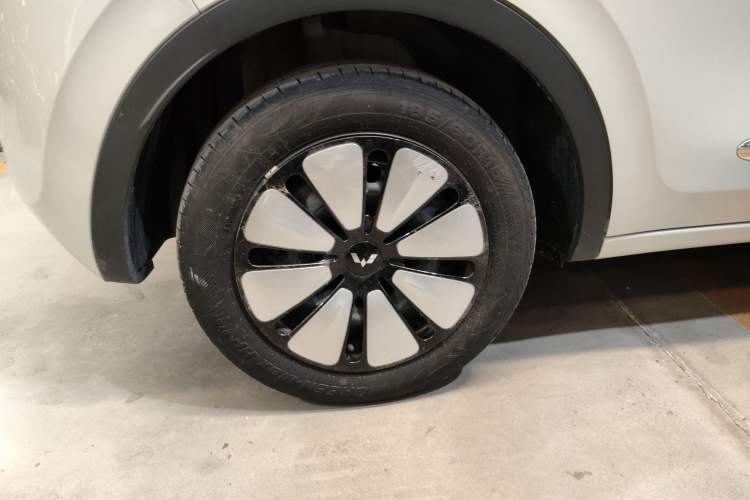 Used Wuling Bingo 2023 333 km Lingxi Connected Version Right Rear Wheel Hub