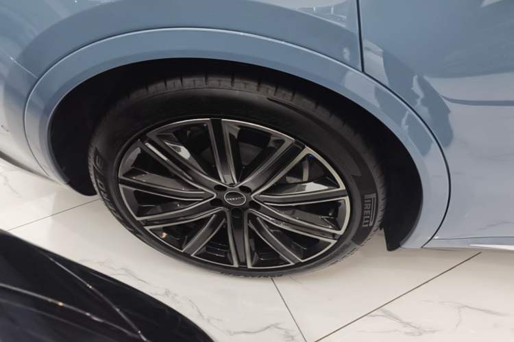 Used Hima Luxeed R7 2024 All-Electric 667 km Max
