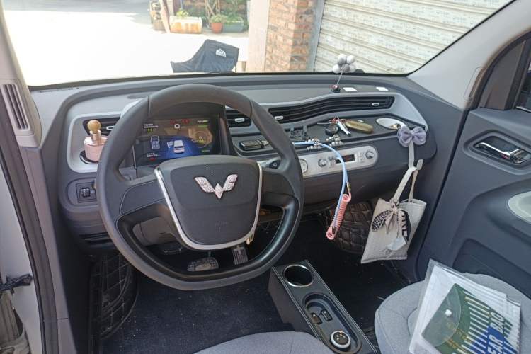 Used Wuling Hongguang MINIEV 2022 Macaron Premium Model – Lithium Iron Phosphate