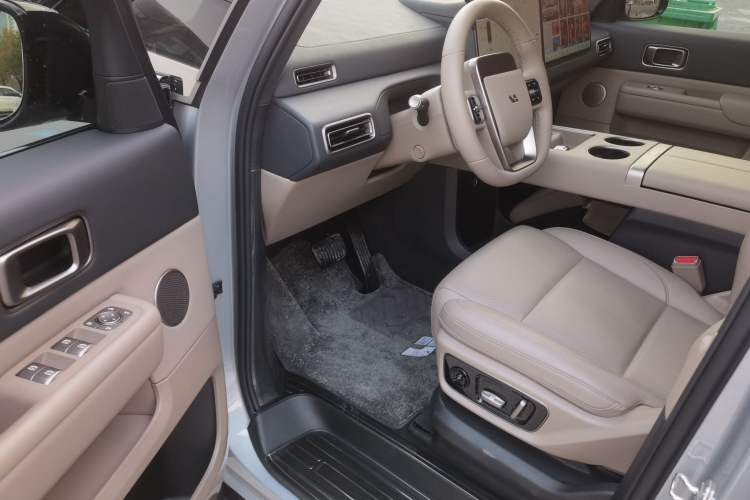 Used Li Auto MEGA 2025 Home Family Special Edition