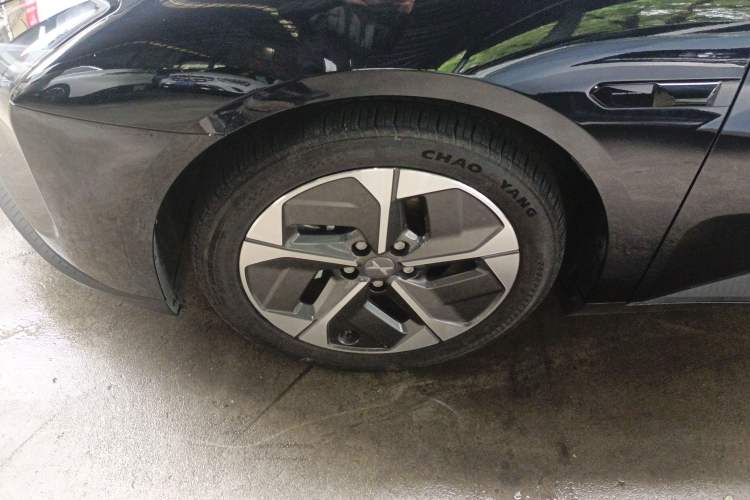 Used XPeng MONA M03 2024 620 with Ultra-Long Range Left Front Wheel Hub