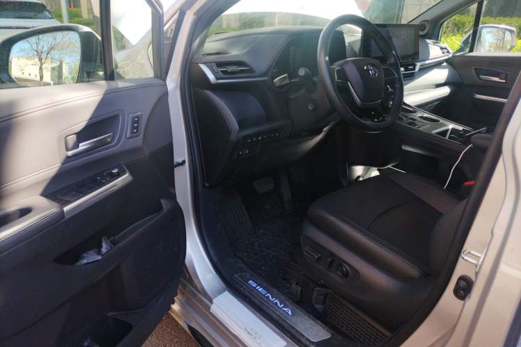 Used Toyota SIENNA 2021 2.5L Hybrid Platinum Edition Driver Seat