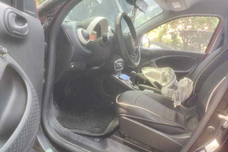 Used smart forfour 2018 1.0L 52 kW Dynamic Edition
