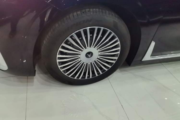 Used VOYAH Dream 2025 PHEV Four-Wheel-Drive Flagship Kunpeng Edition