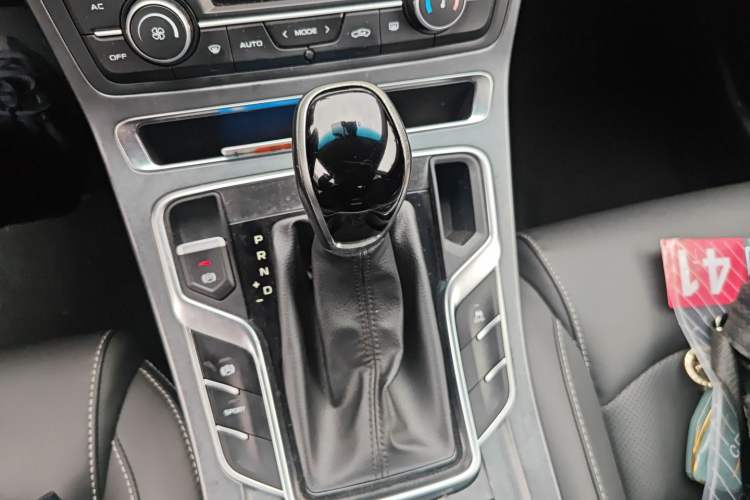 Used Geely Auto Emgrand 2019 Leading Edition 1.5L CVT Luxury Model China V Standard Gear Lever