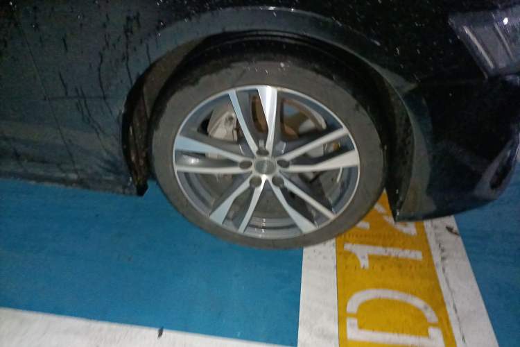 Used Audi A6L 2020 40 TFSI Luxury Dynamic Edition Right Front Wheel Hub