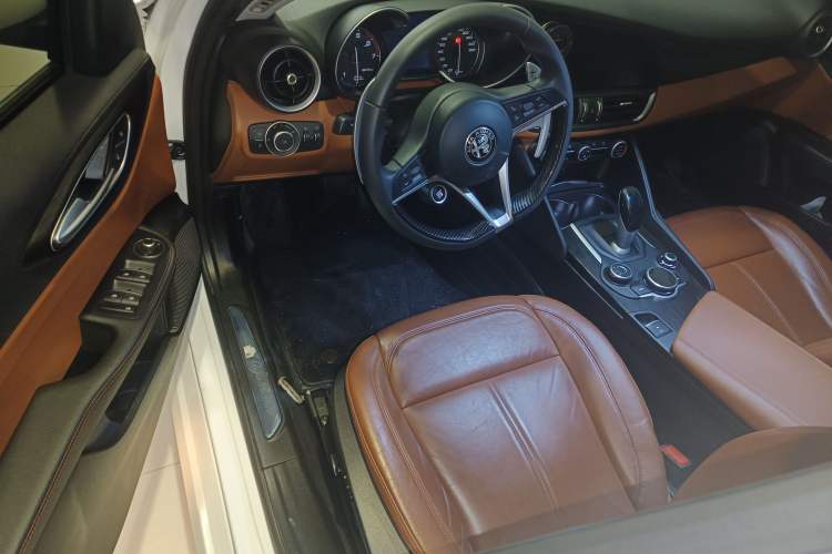 Used Alfa Romeo Giulia 2017 2.0T 280HP Luxury Edition Driver Seat