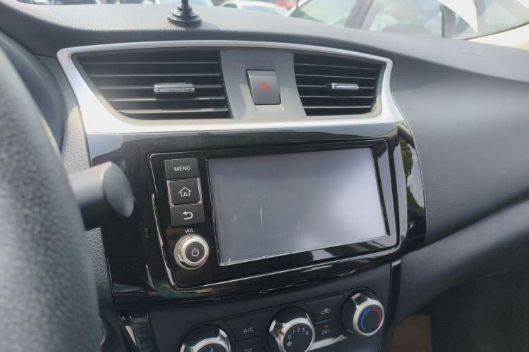 Used Nissan Sylphy 2018 1.6XV CVT Deluxe Edition Audio And AC Panel