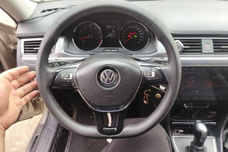 Used Volkswagen Bora 2016 1.6L Automatic Fashion Model Steering Wheel
