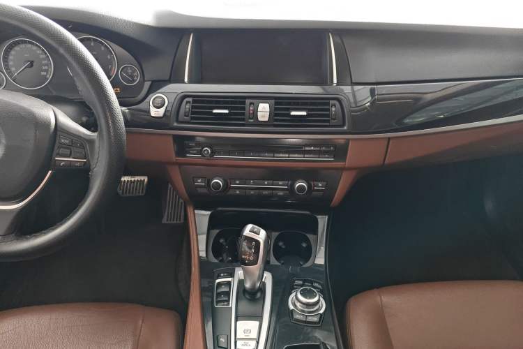 Used BMW 5 Series 2017 520Li Elegant Edition Audio And AC Panel