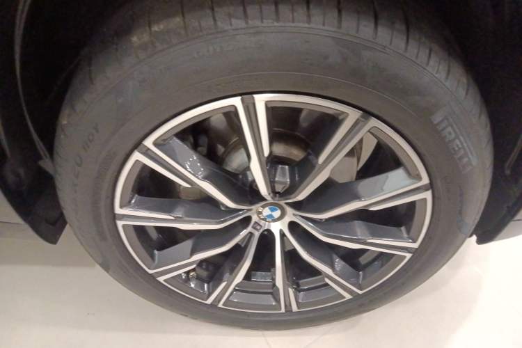 Used BMW X5 2022 xDrive 30Li Luxury M Sport Package Right Front Wheel Hub