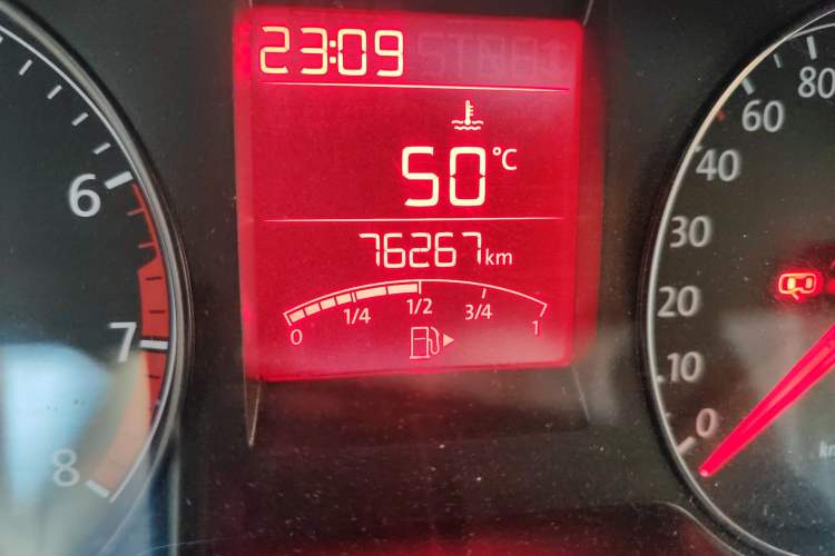 Used Volkswagen Santana 2015 1.6L Manual Comfort Edition Odometer Close Up