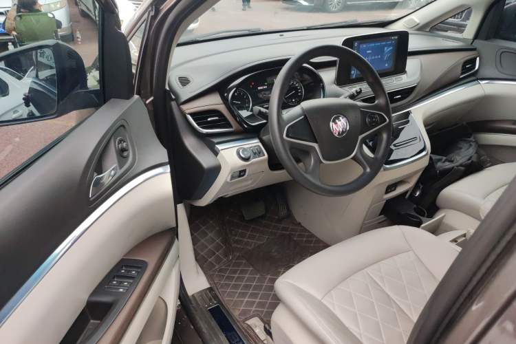 Used Buick GL8 2023 Land Executive Class Comfort Model
