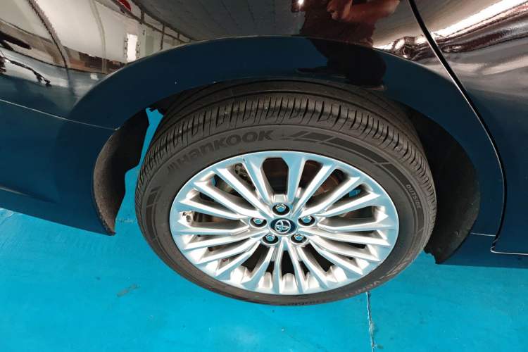 Used Toyota Avalon 2019 Dual-Engine 2.5L XLE Prestige Version China VI Standard