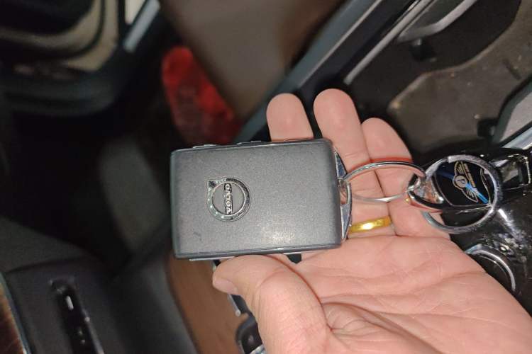 Used Volvo XC60 2023 B5 4x4 Smart Luxury Edition